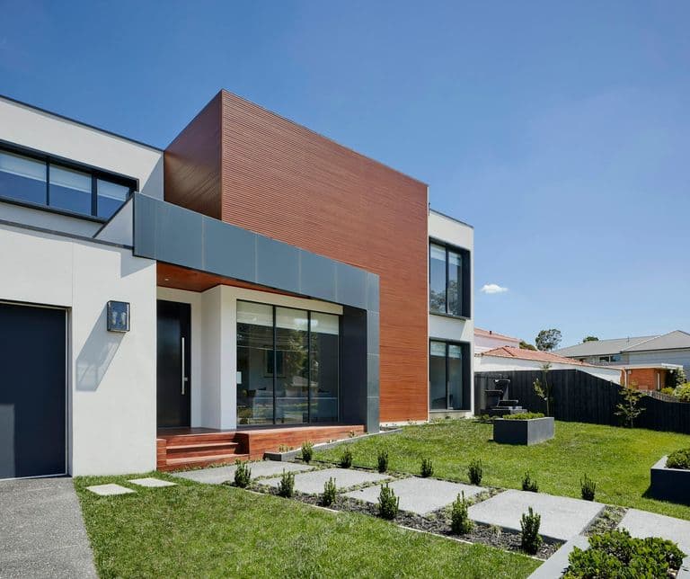 Fachada de la casa familiar en Arroyo Hondo Viejo